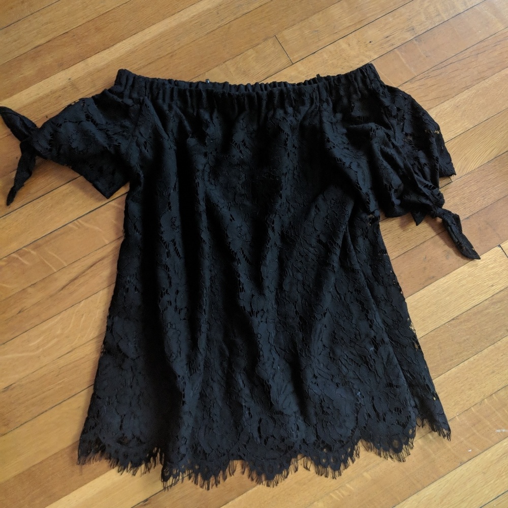 Lace off the shoulder top - never worn!